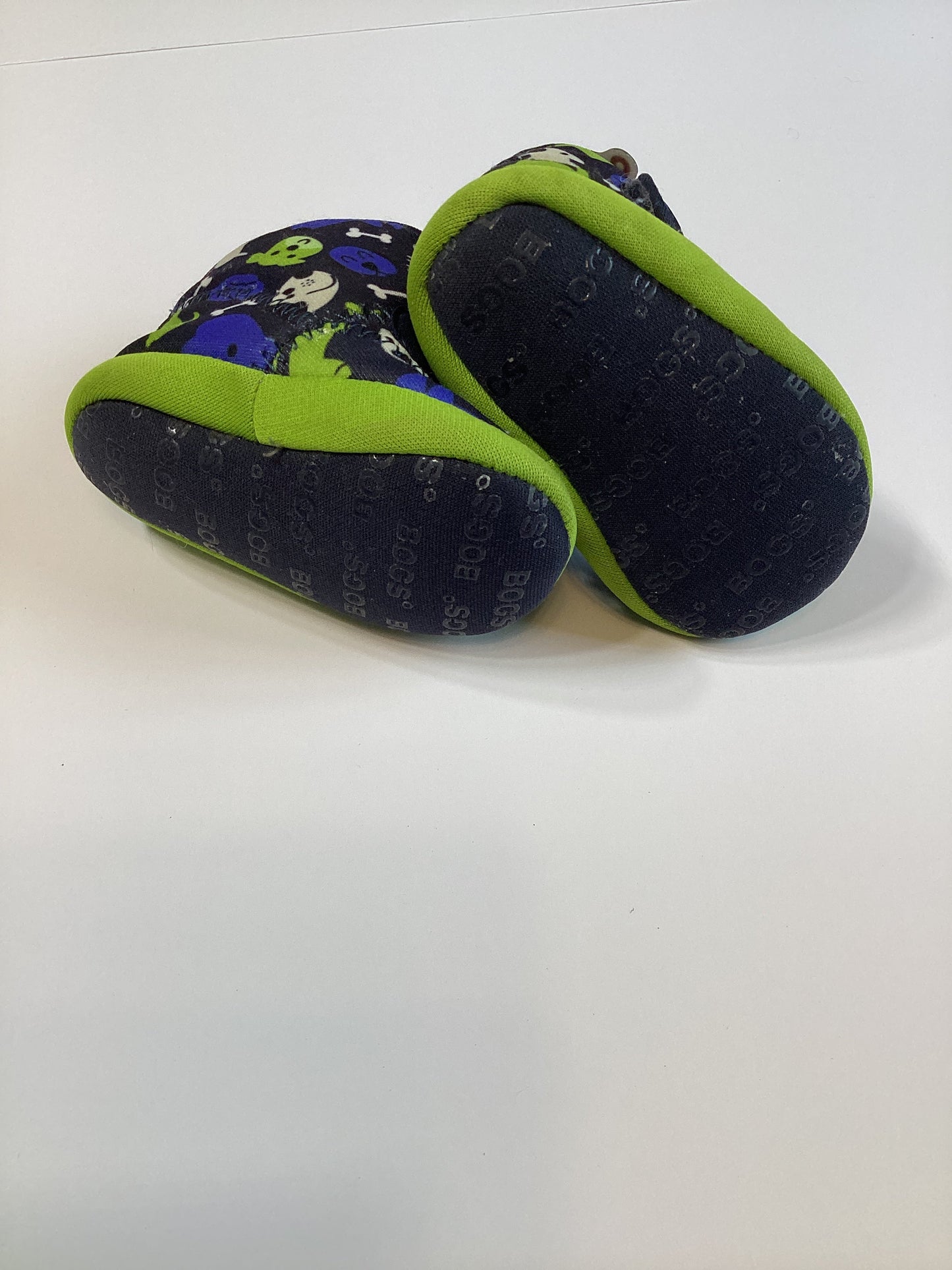 #129 REDUCED Boggs infant booties 6-12m