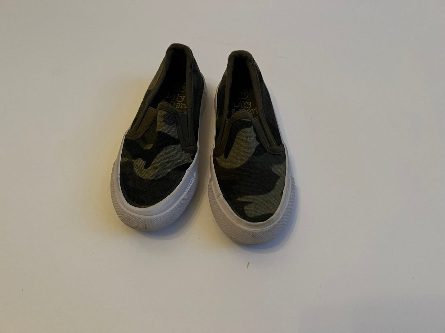 #180 Girls Shoe Size 7/8 Lily & Dan Green Camo Loafer