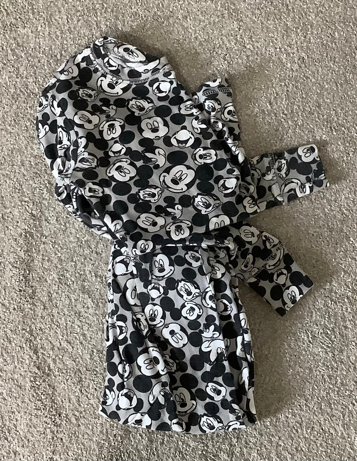 #130 GAP long sleeve Mickey pjs Sz 8