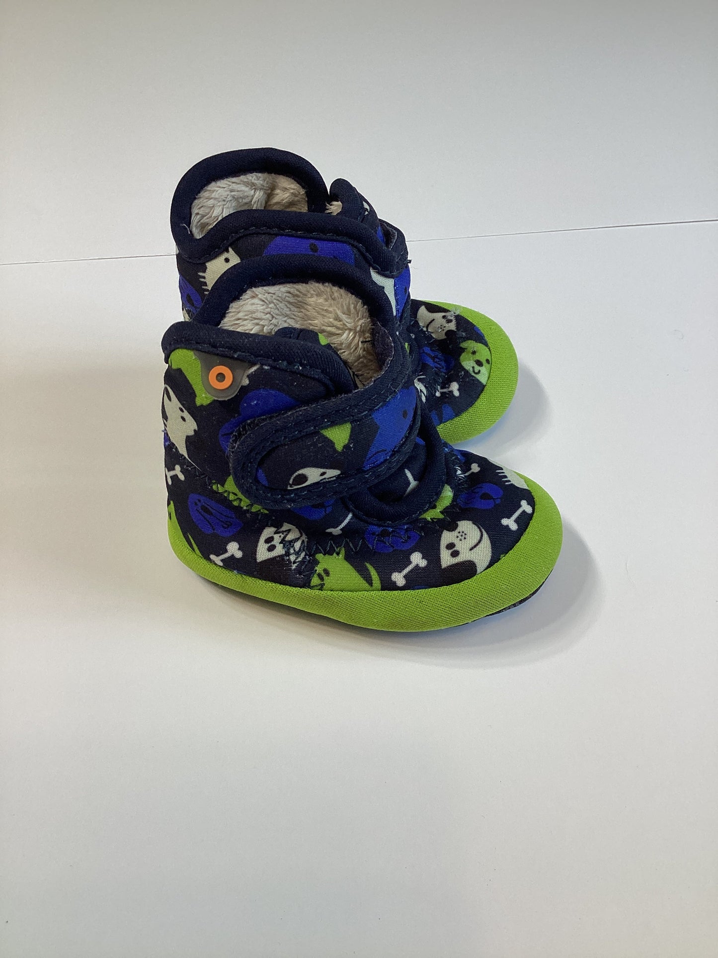 #129 REDUCED Boggs infant booties 6-12m