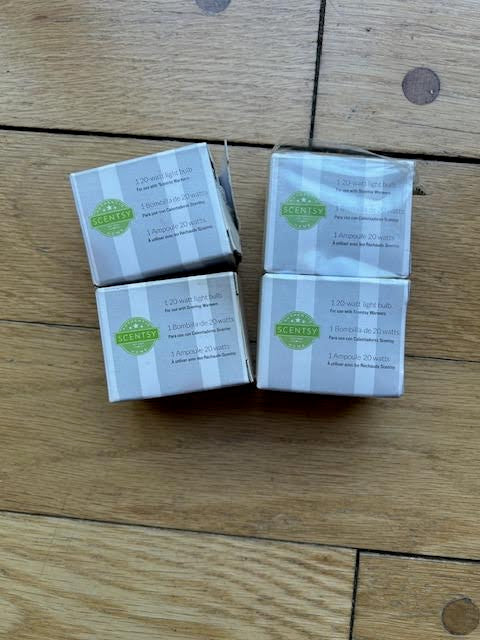 Seller 128 - Scentsy 20 Watt Bulbs (4 pack)