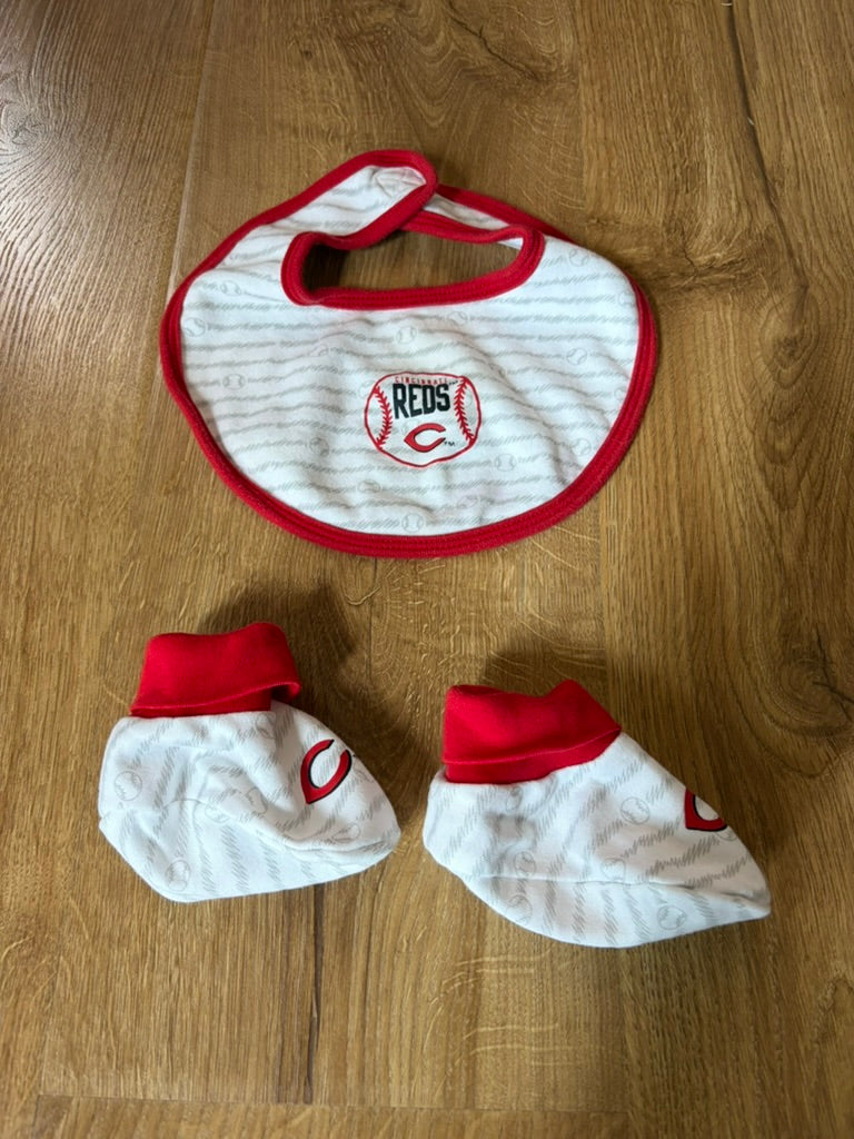 #6 - Newborn Cincinnati Red Bib and Booties