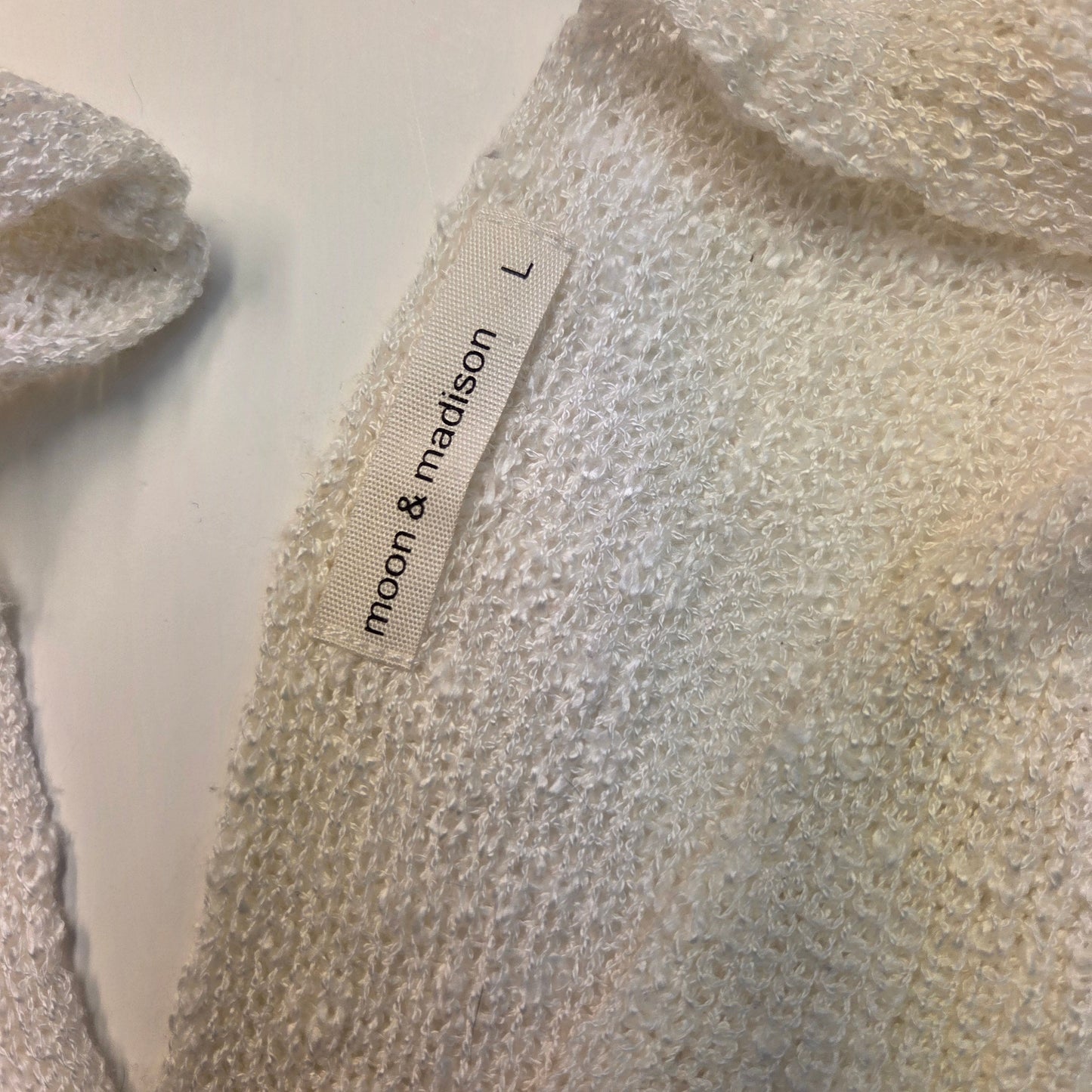 #112 - Moon and Madison White Sweater, Women's Size L, EUC
