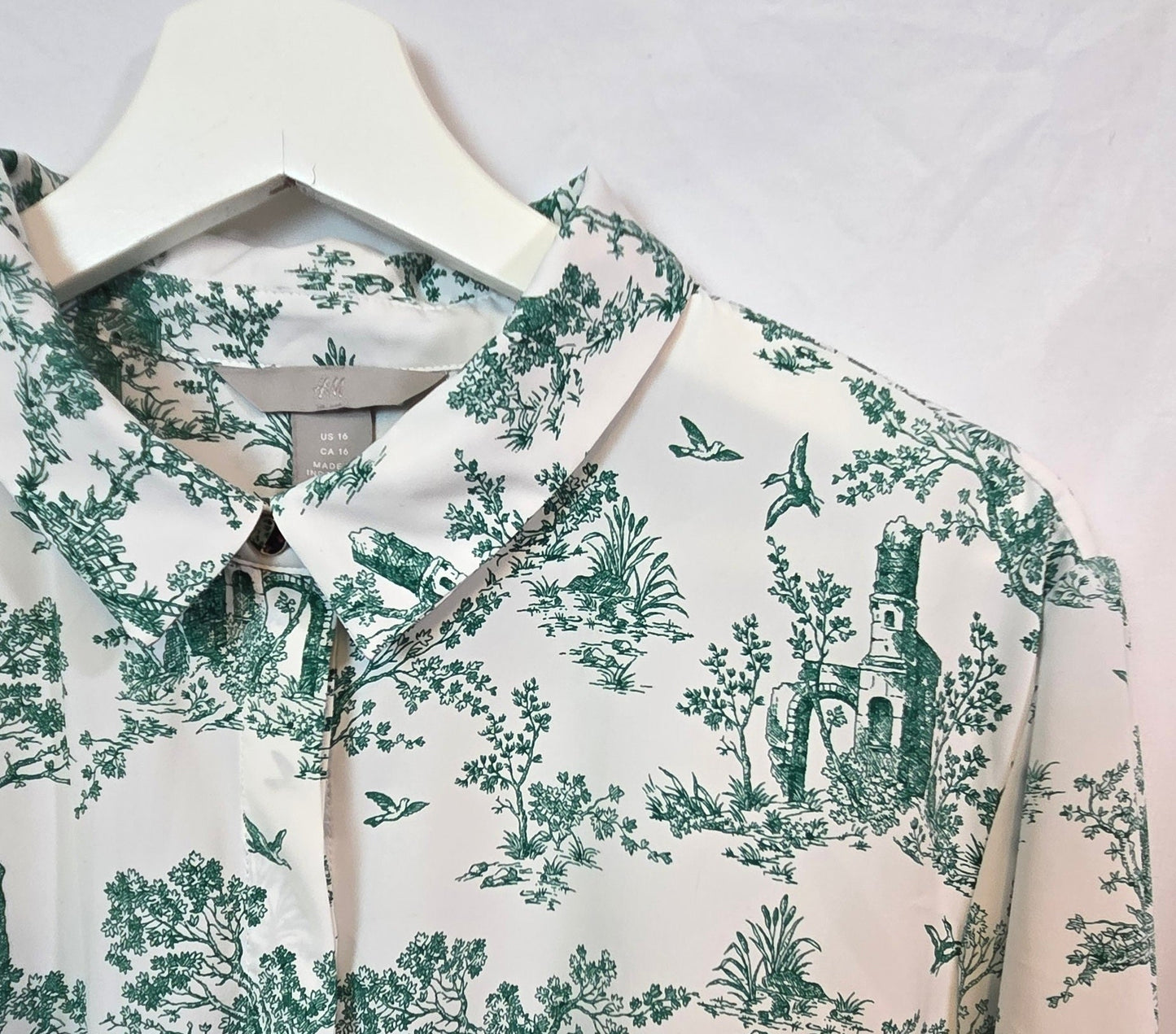 #112 - H&M Green and White Patterned Blouse, Women's Size XL, EUC