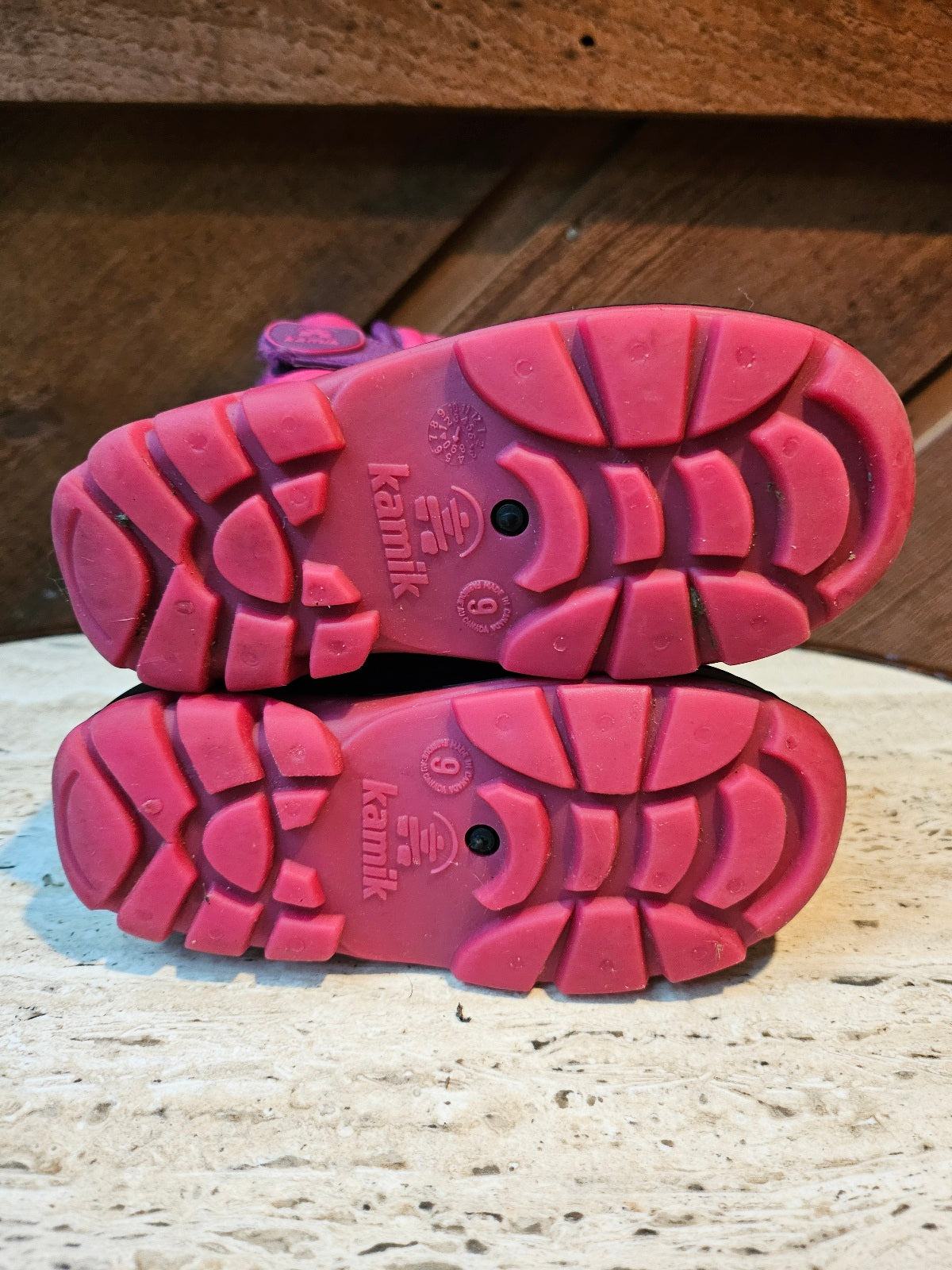 #109. Girls size 9. VGUC. Kamik Snowbug Boots.