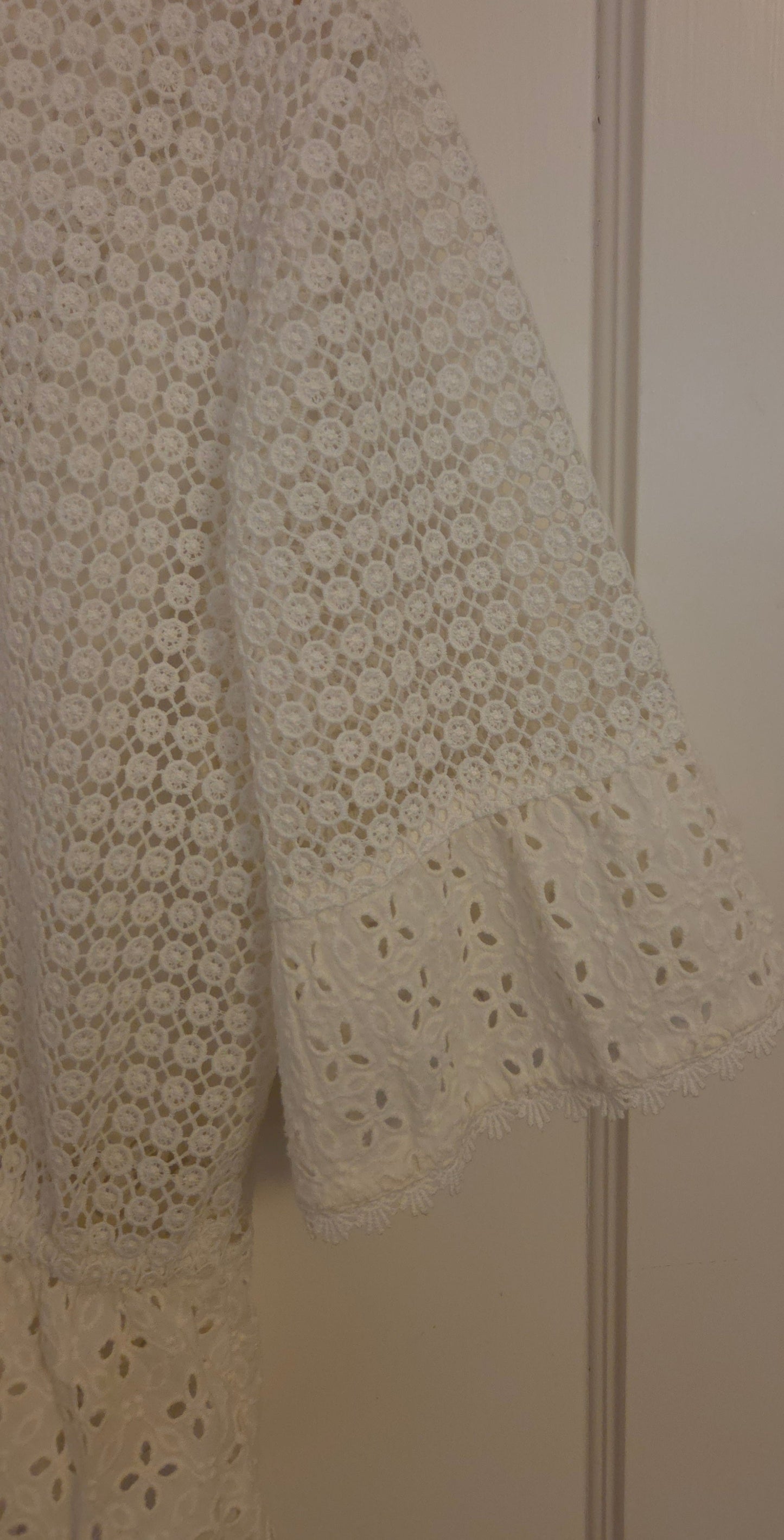 #112 - Abercrombie White Lace Crop Top, Women's Size XL, EUC