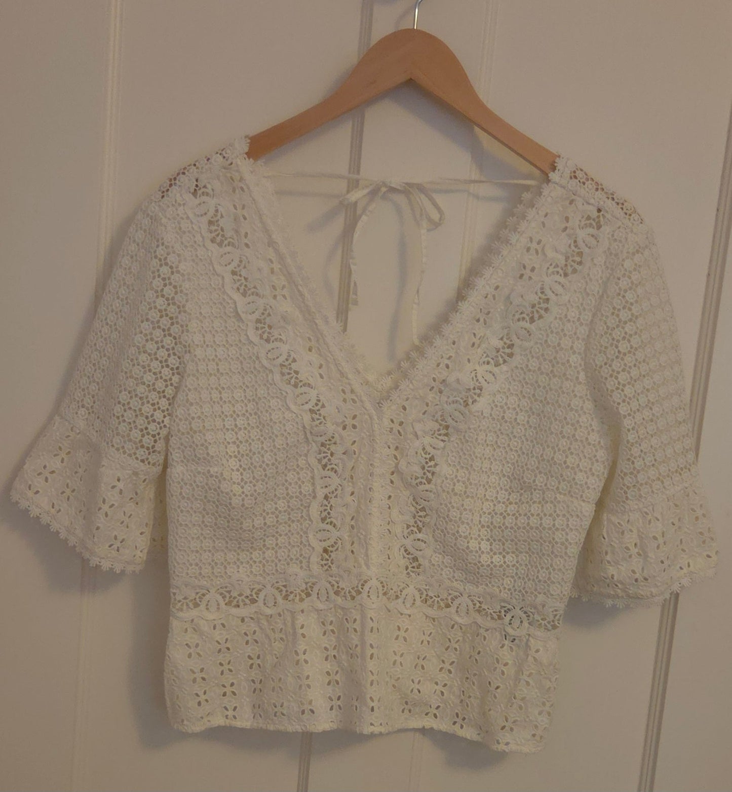 #112 - Abercrombie White Lace Crop Top, Women's Size XL, EUC