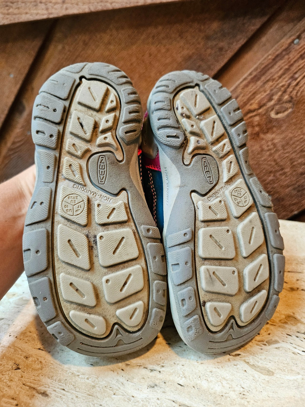#109. Girls size 10. KEEN Kids' Knotch Hollow Ds