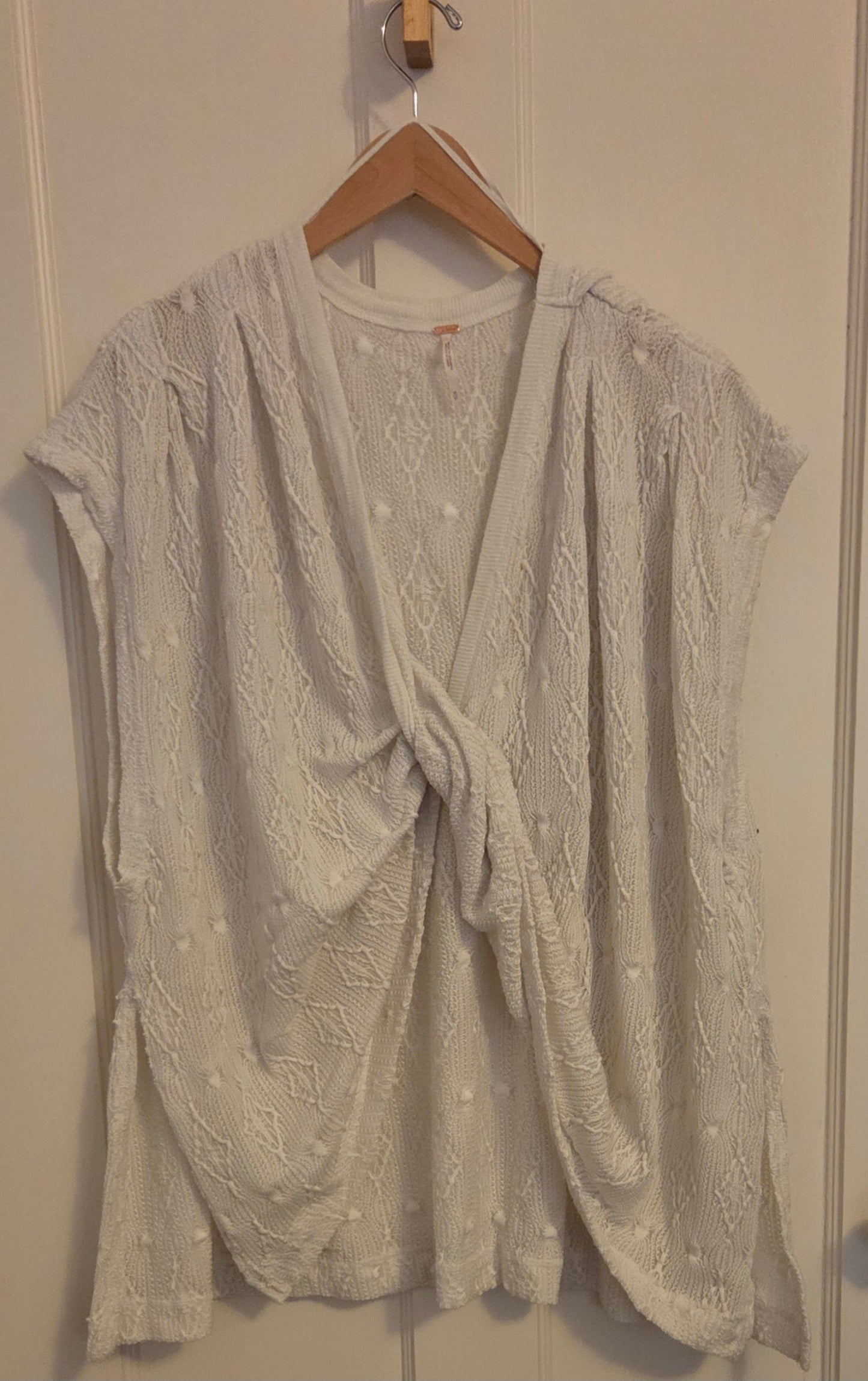#112 - Free People White Short Sleeve Top, Women's Size M, VGUC