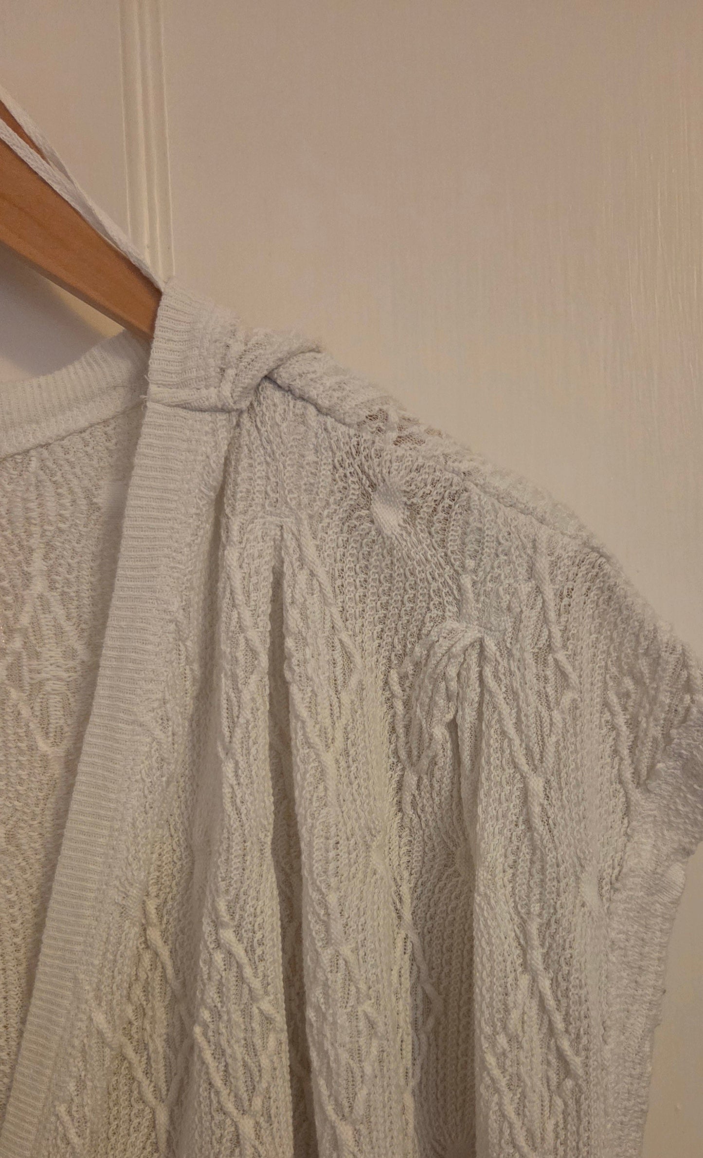 #112 - Free People White Short Sleeve Top, Women's Size M, VGUC