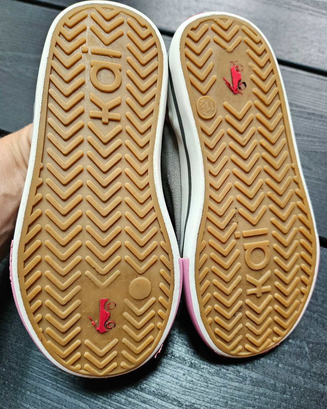 #109. Girls size 11.5. GUC. See Kai Run