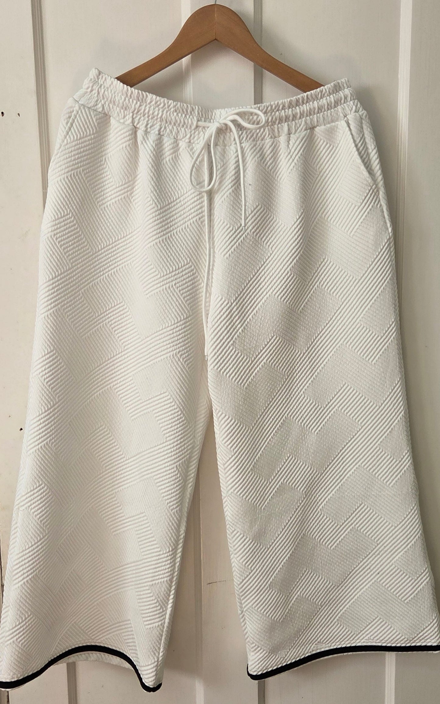 #112 - Amazon Two Piece Set, White with Navy Trim, Women's Size XL, NWOT