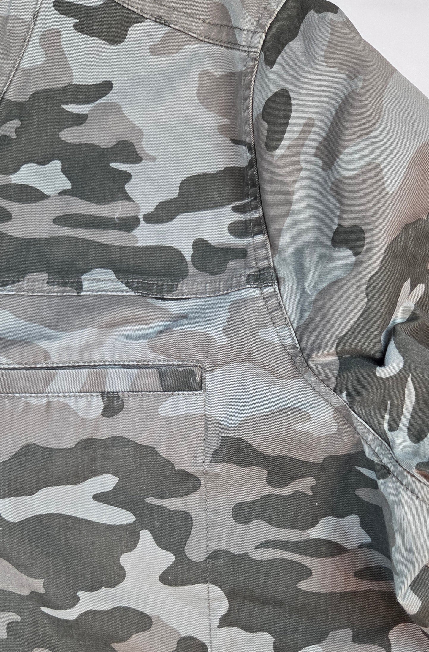 #112 - Universal Threads Camo Jacket, Womens Size XXL, NWOT