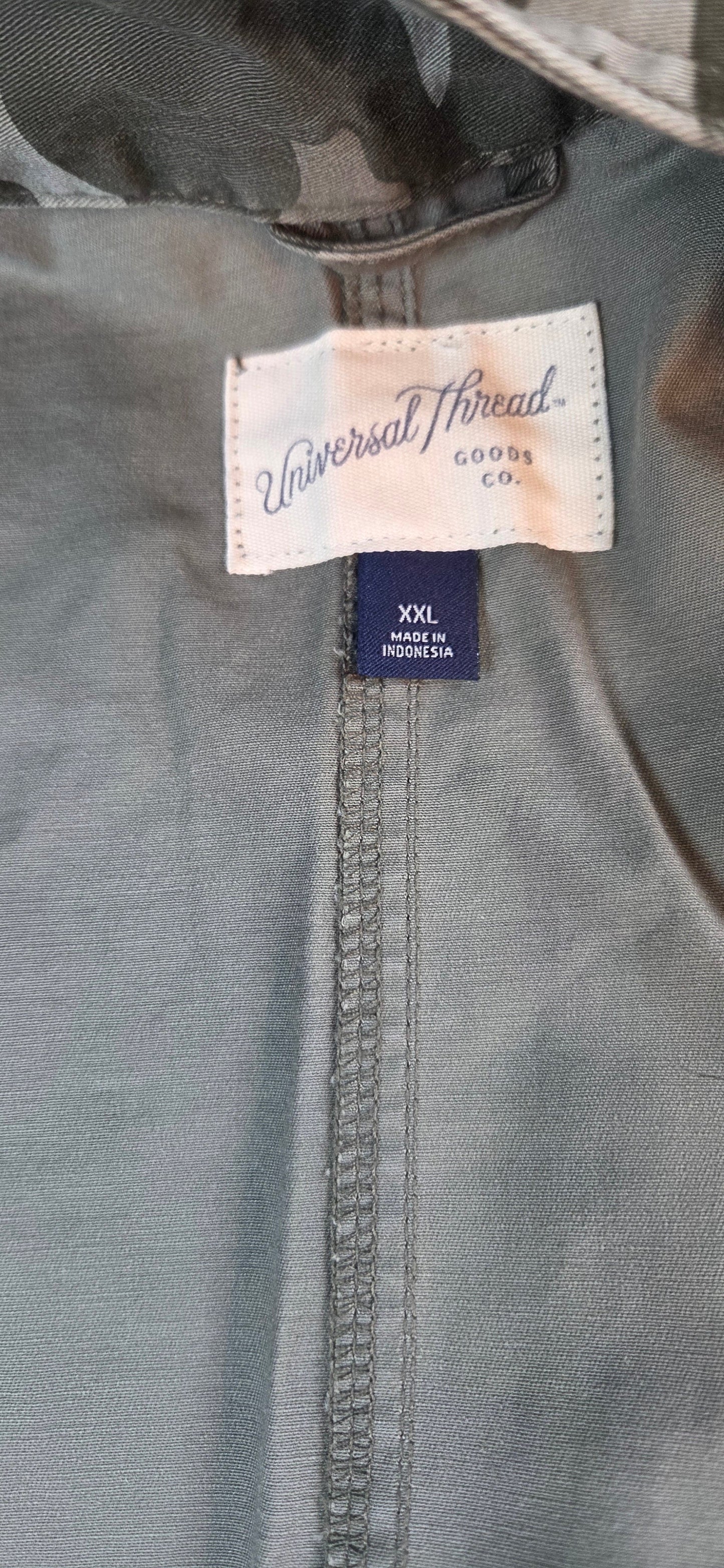 #112 - Universal Threads Camo Jacket, Womens Size XXL, NWOT