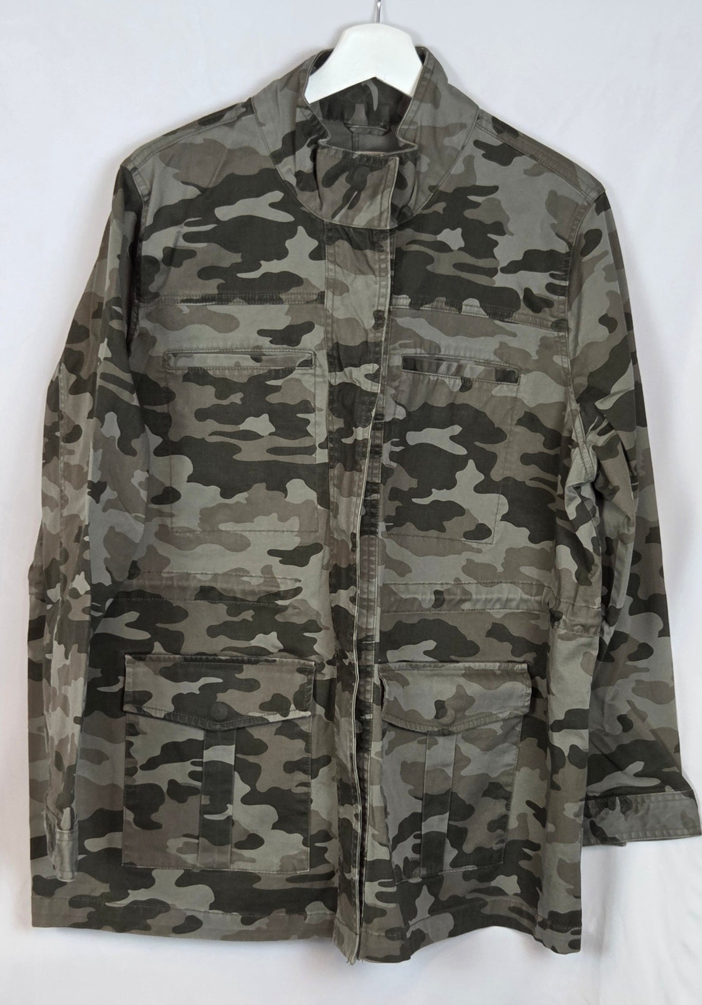 #112 - Universal Threads Camo Jacket, Womens Size XXL, NWOT