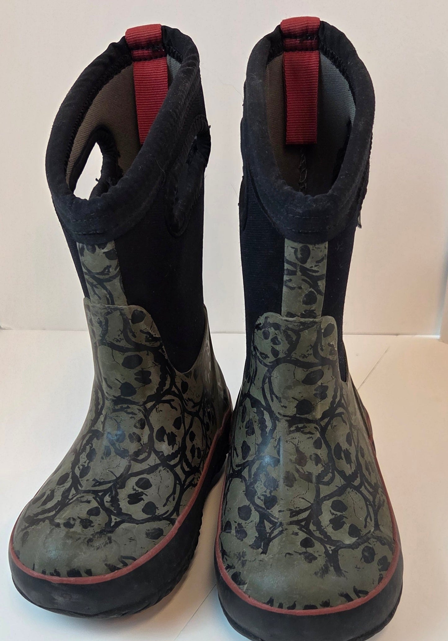 #112 - Boggs Pull on Snow Boots, Kids Size 9, GUC