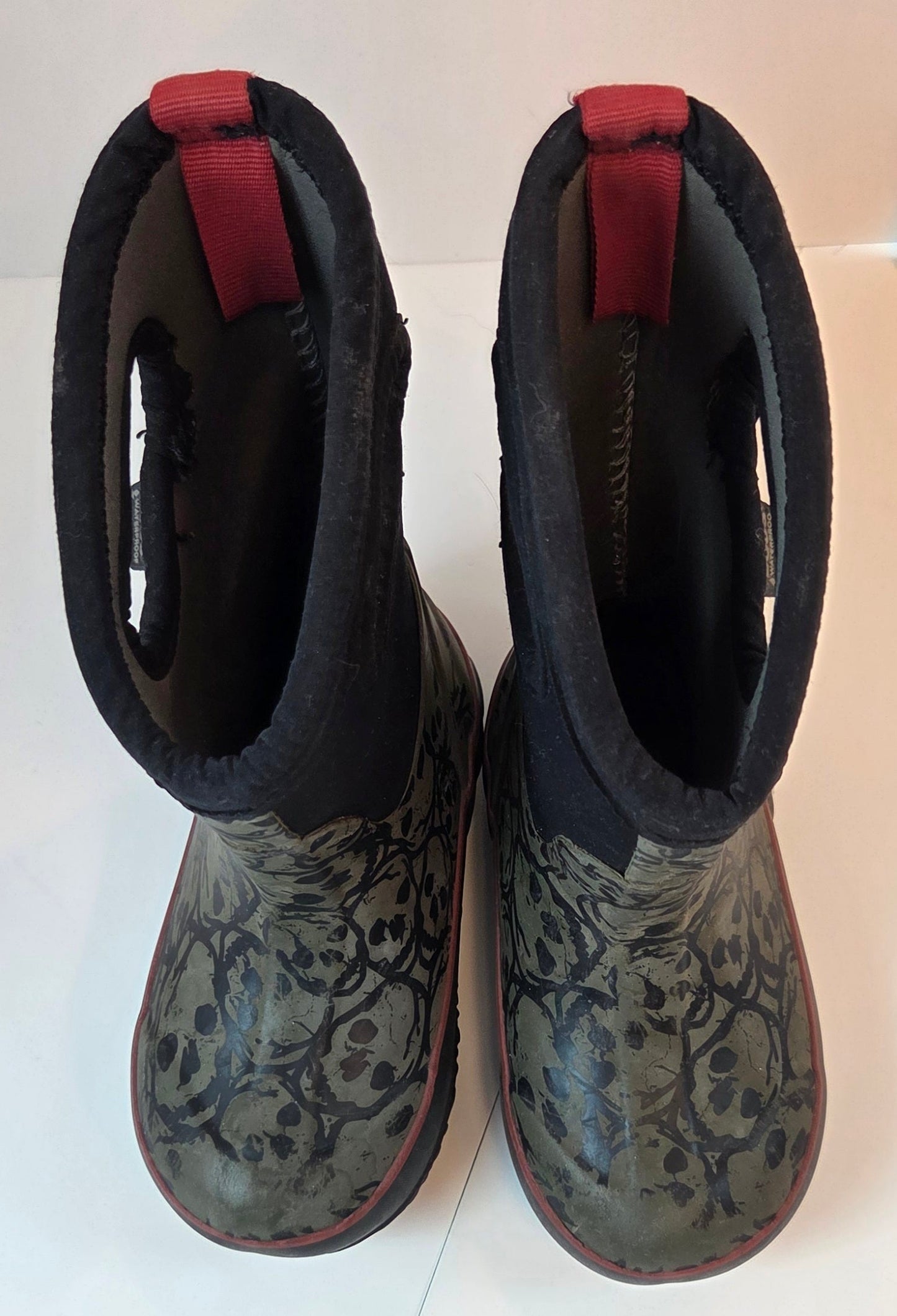 #112 - Boggs Pull on Snow Boots, Kids Size 9, GUC