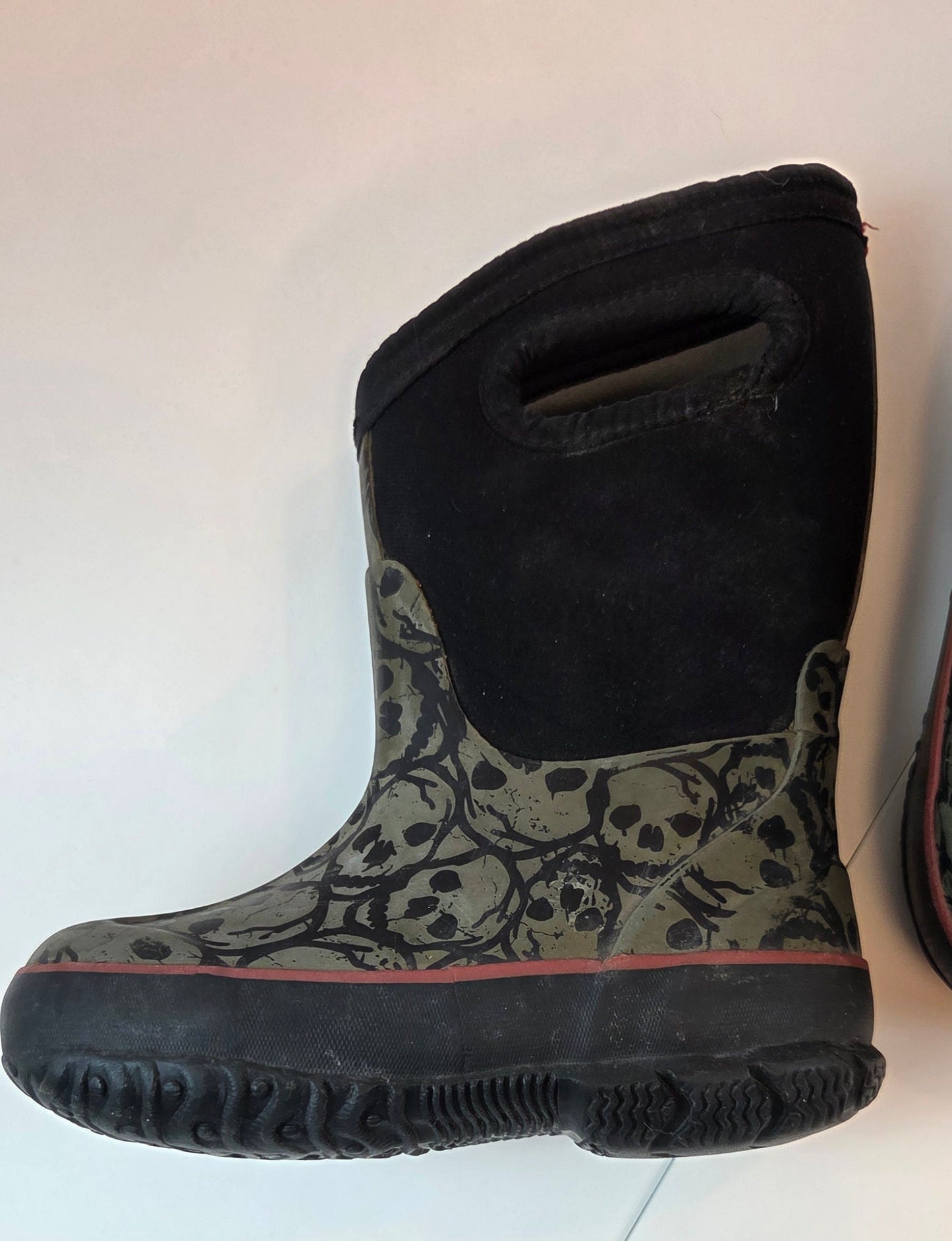 #112 - Boggs Pull on Snow Boots, Kids Size 9, GUC