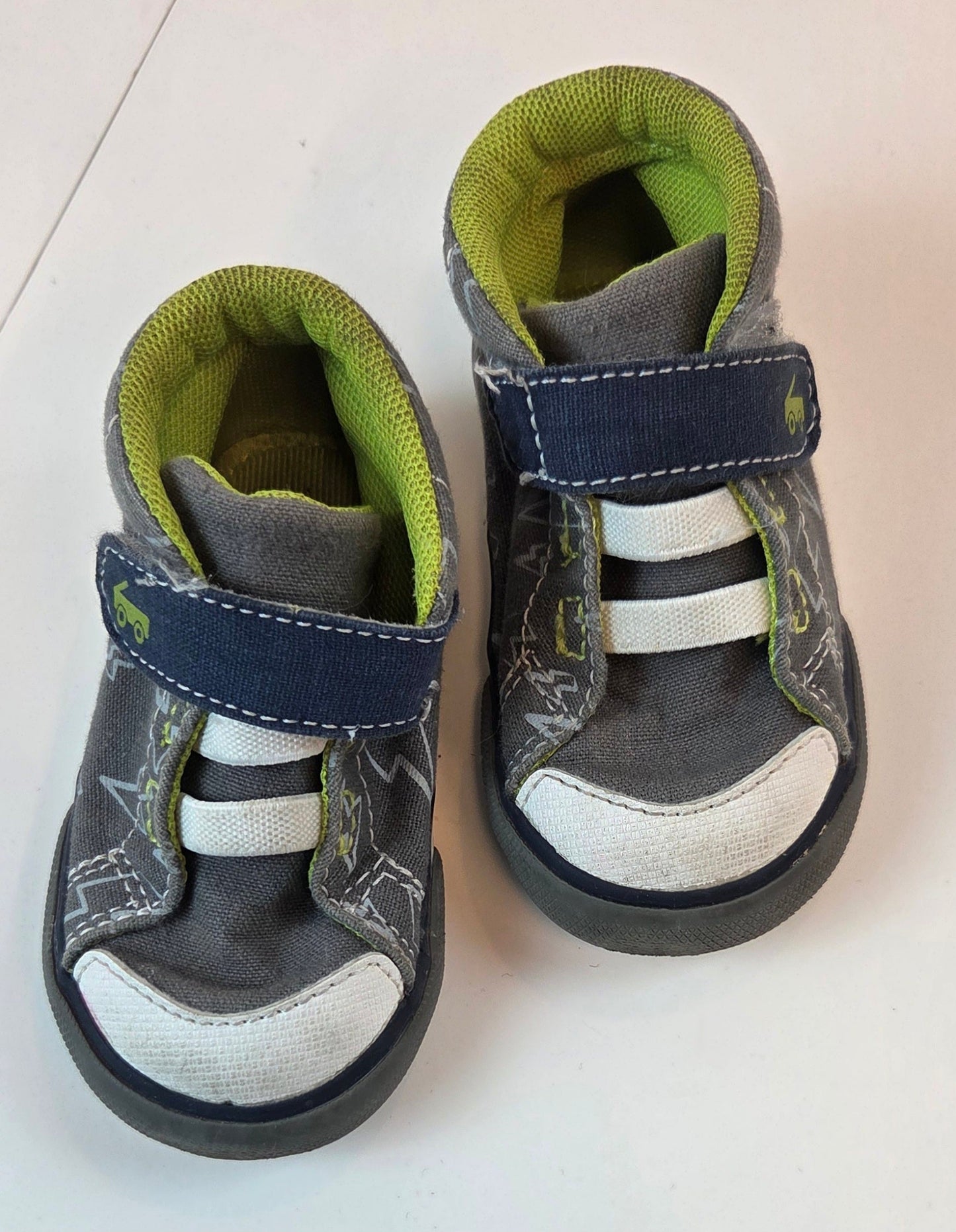 #112 - See Kai Run Gray Sneakers, Toddler Size 4c, GUC