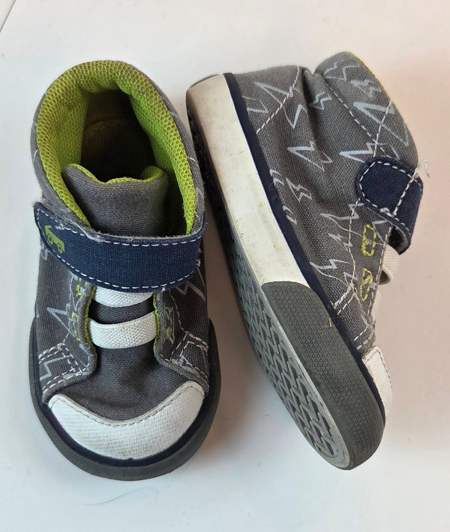 #112 - See Kai Run Gray Sneakers, Toddler Size 4c, GUC