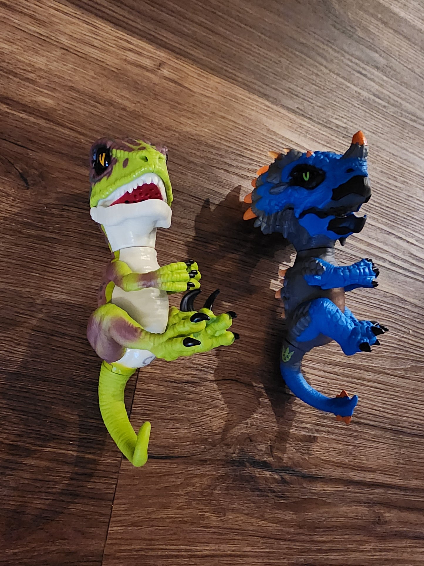 #139 Dinosaur fingerlings