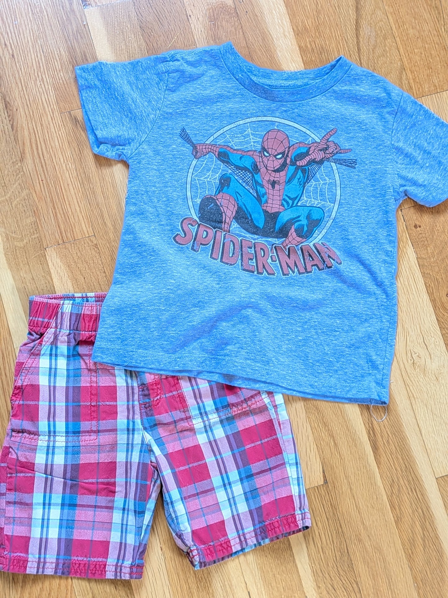 #99 4t Spiderman Shirt w/ Plaid Shorts VGUC