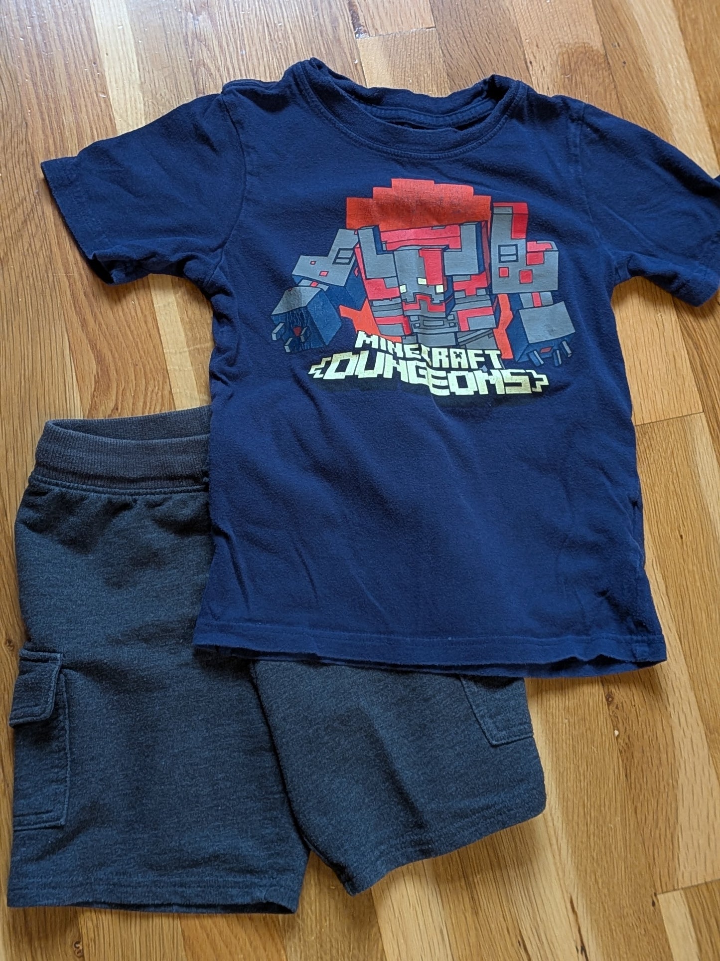 #99 4t Gray Cargo Shorts with Minecraft TShirt GUC