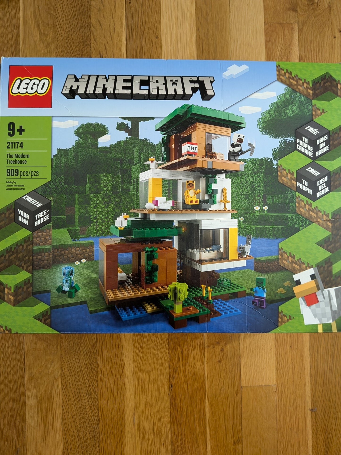 #99 Retired Lego Minecraft Modern Treehouse EUC