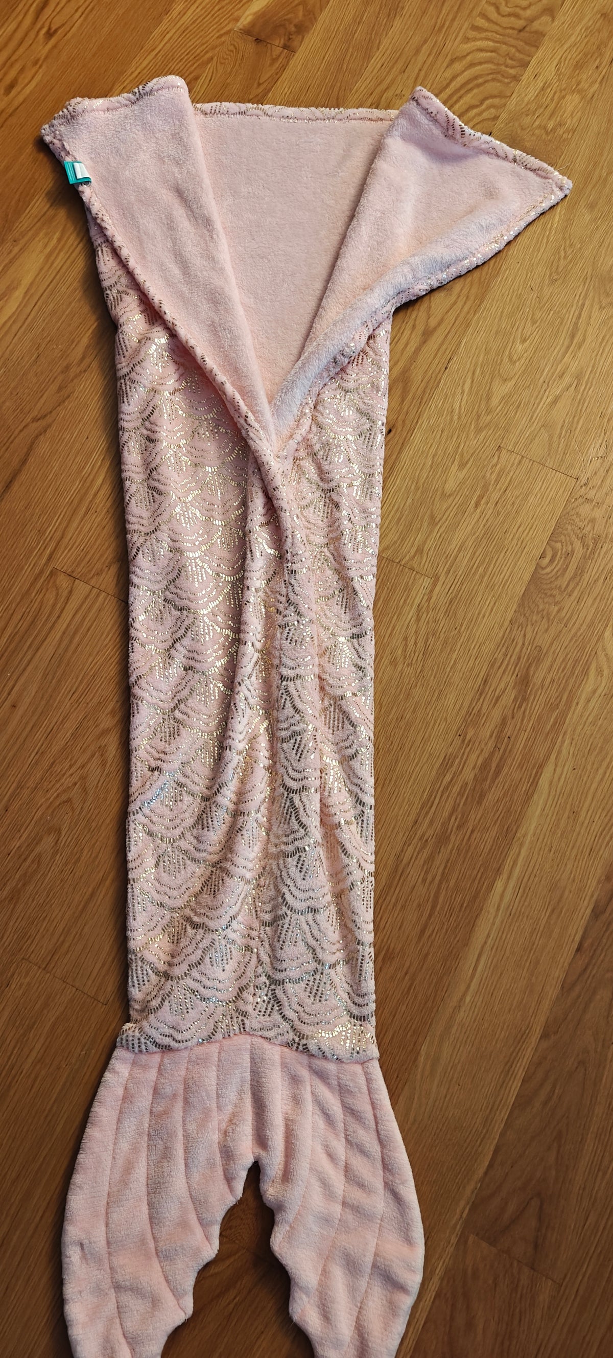 #7 Pillowfort blush & gold mermaid tail blanket, EGUC