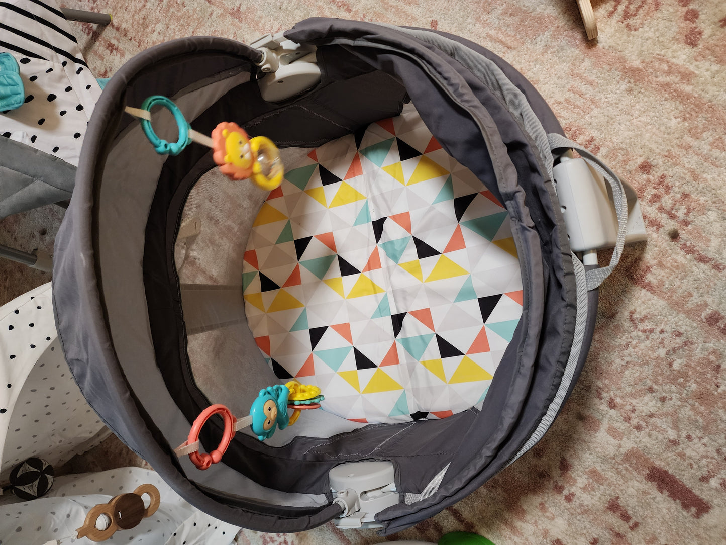 #112 Fisher-Price Portable Bassinet On-The-Go Baby Dome