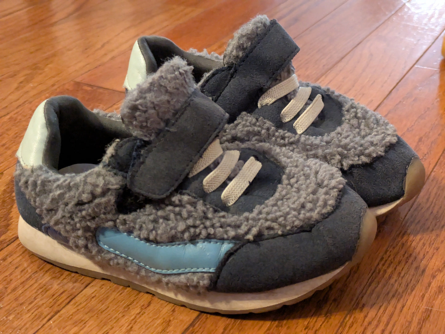 #90- Boys - Open Edit kids size 9 shoes