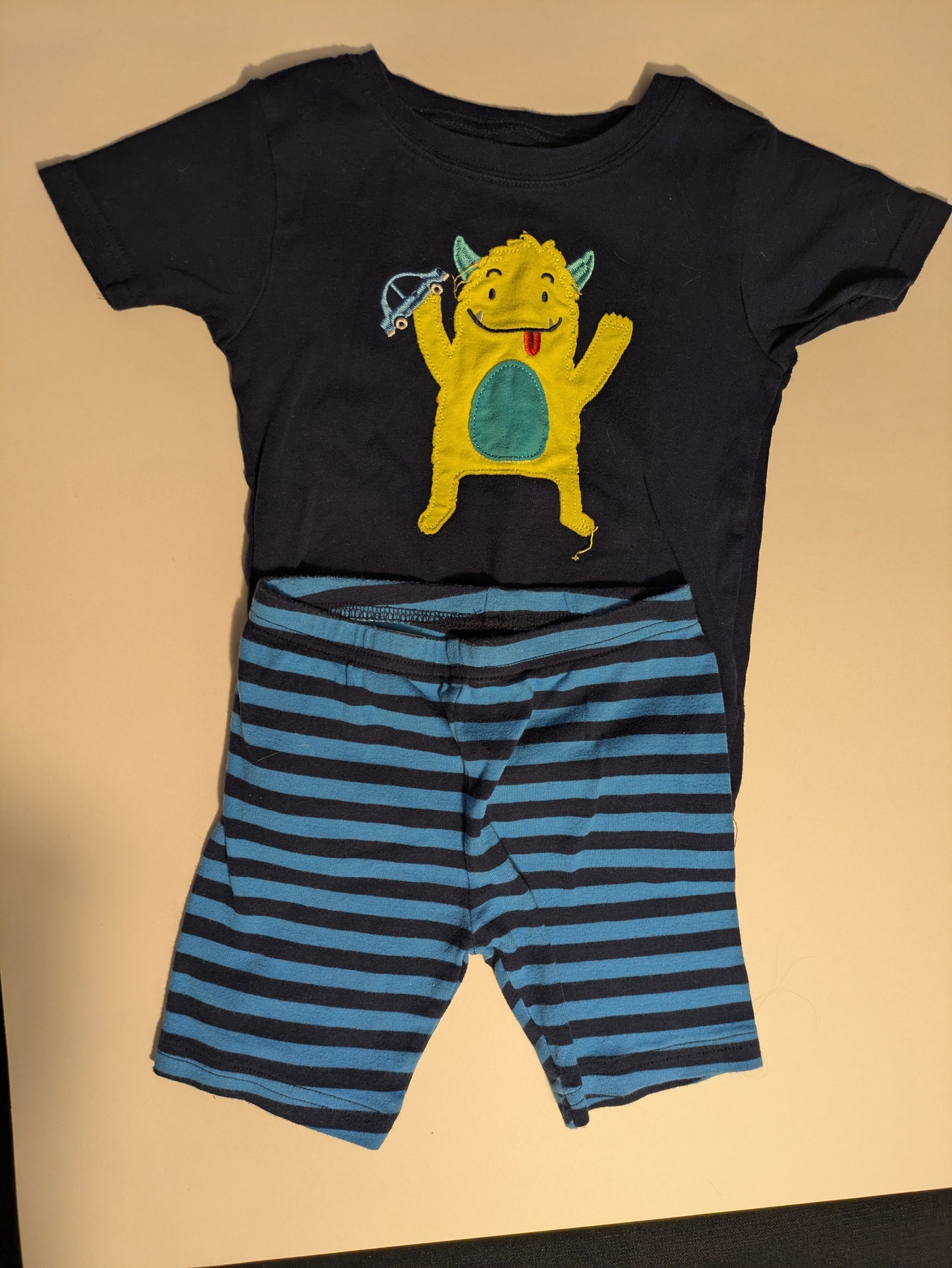 #94 Carter's 5T Shorts PJ Set