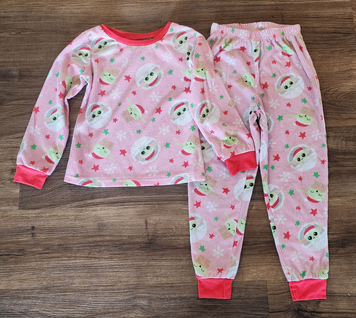 #137 Star Wars Christmas Baby Yoda girls pajamas size 6/6x