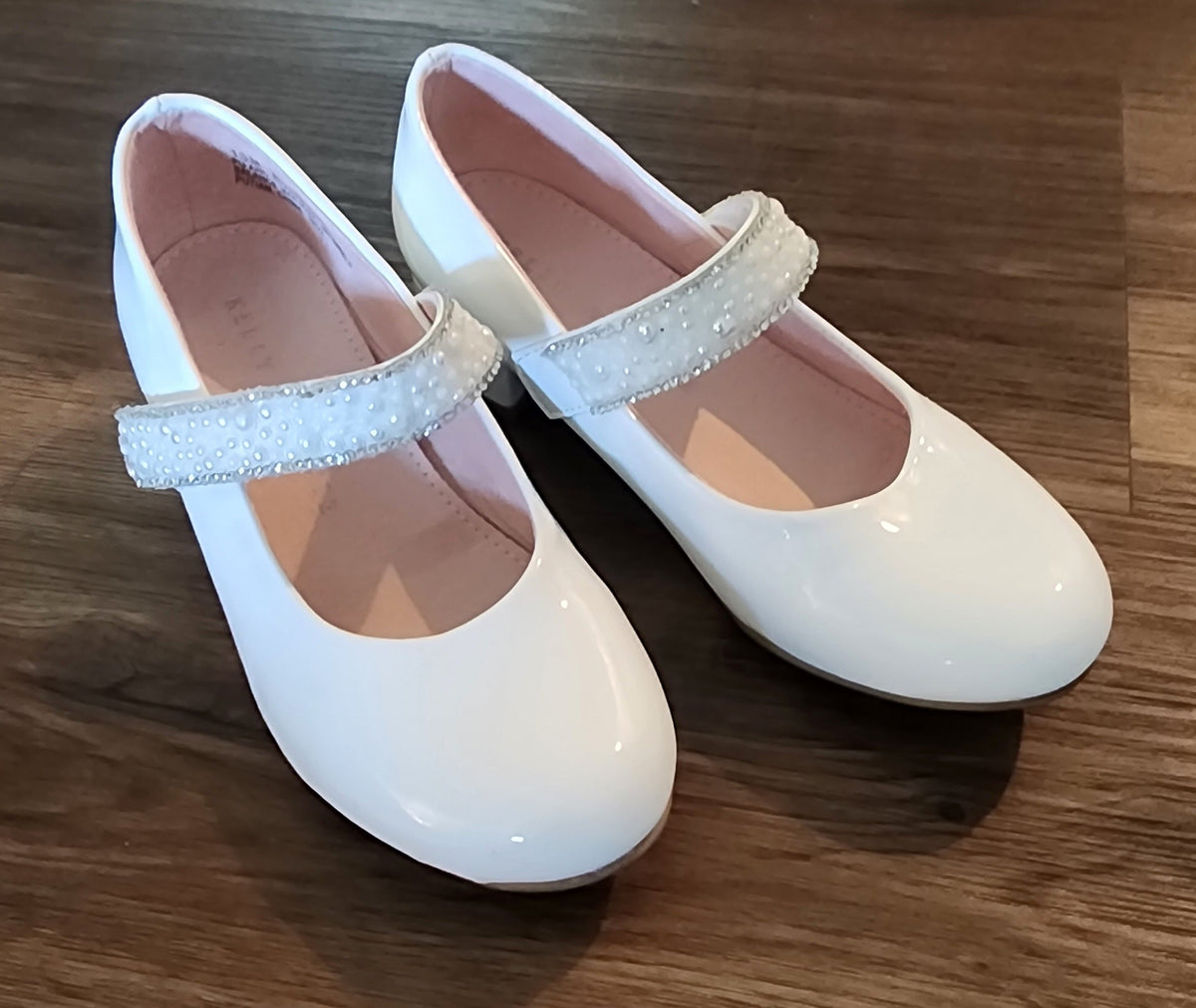 #137 White dress shoes girls size 13
