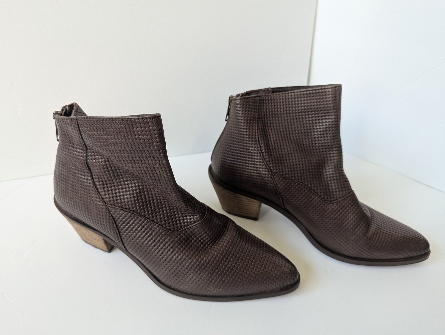 #17 Journee Signature Ankle Boot, 9, EUC