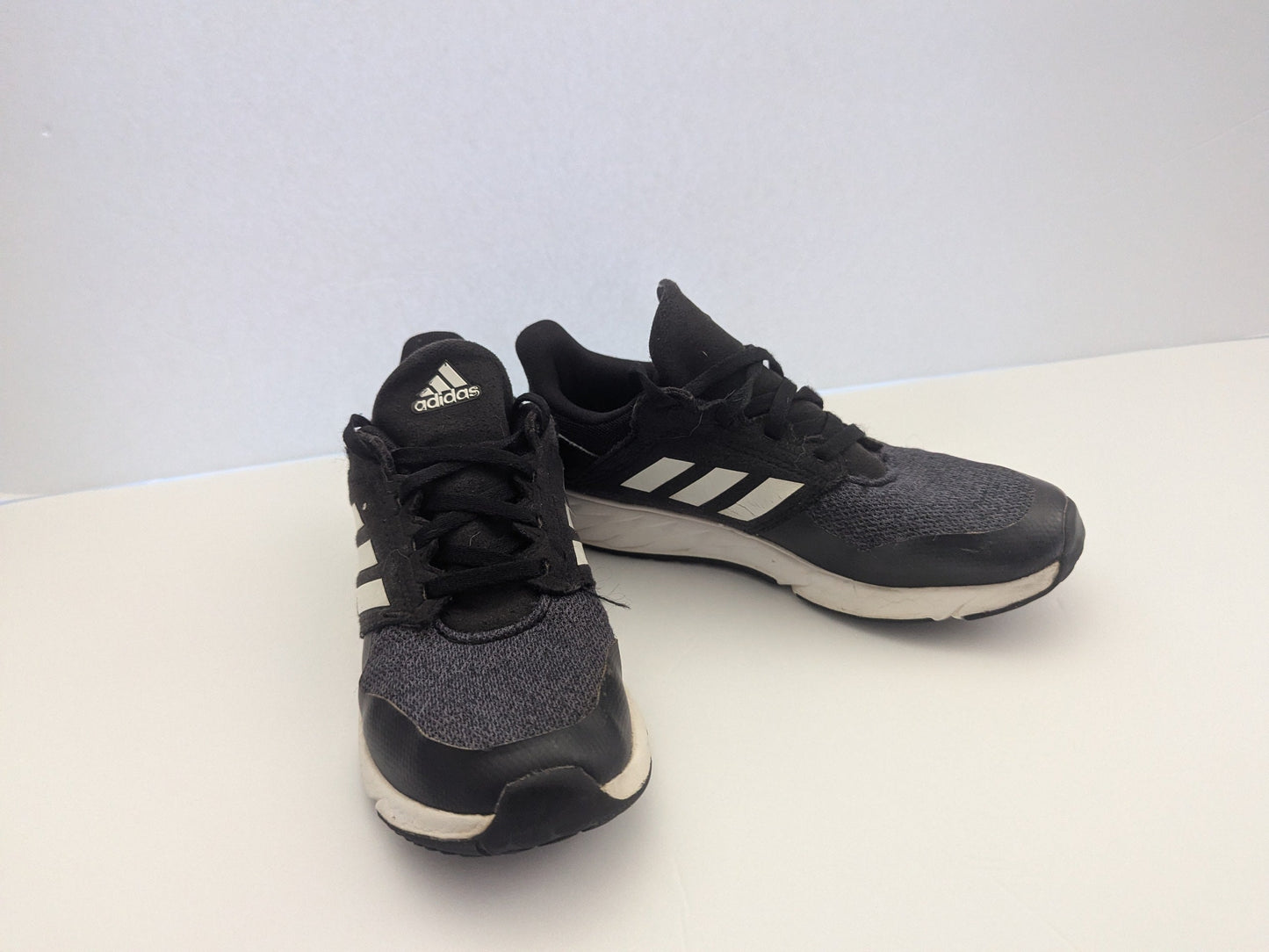 #17 Boys Adidas Shoes size 2 VGUC
