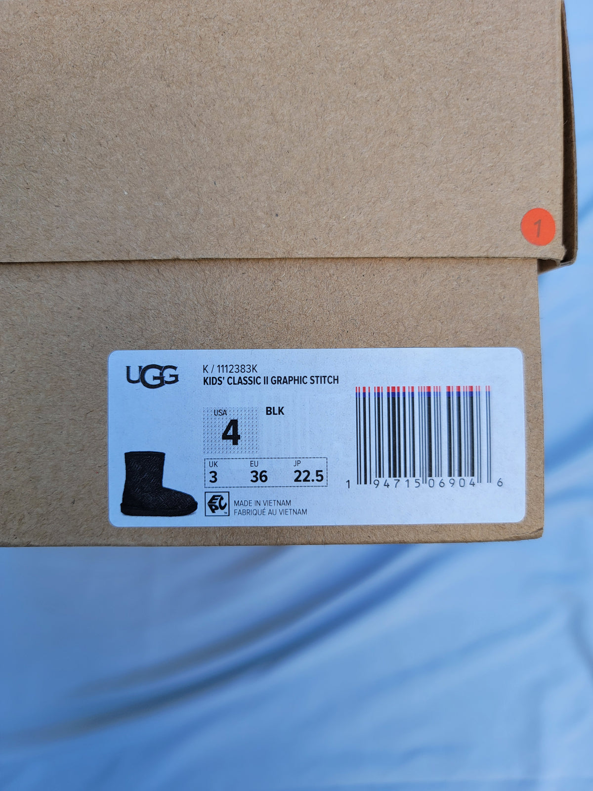 Seller #18 Girls NEW UGG Boots Size 4