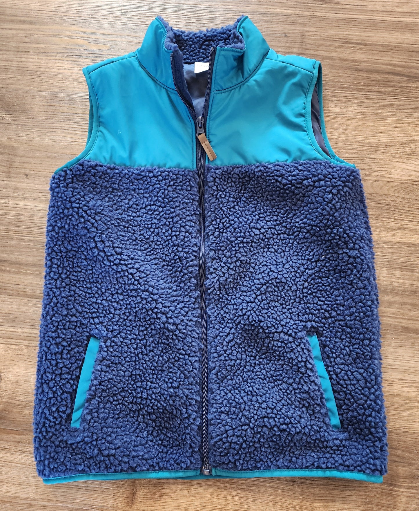#139 Carter's kid vest boys 12