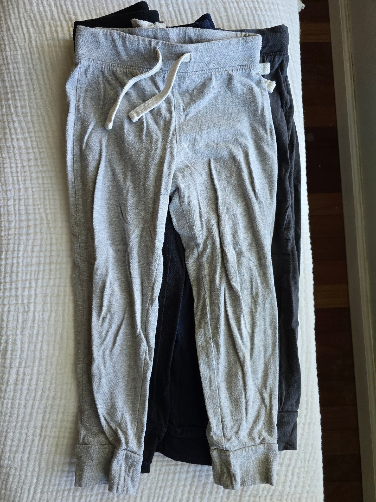 #131 4 pairs Boys Old Navy joggers 4T
