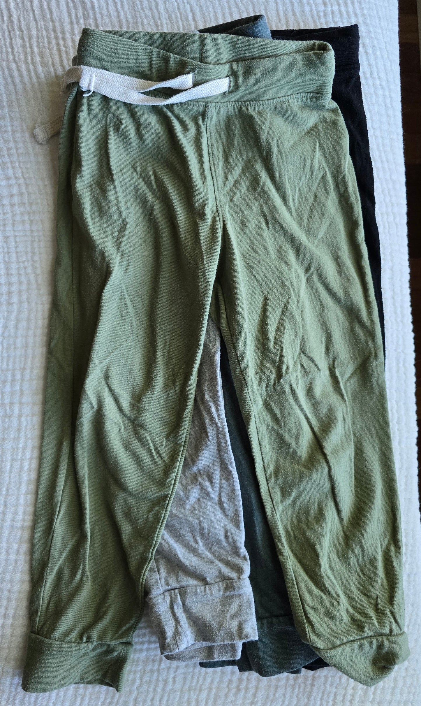 #131 4 pairs Boys Old Navy joggers 4T