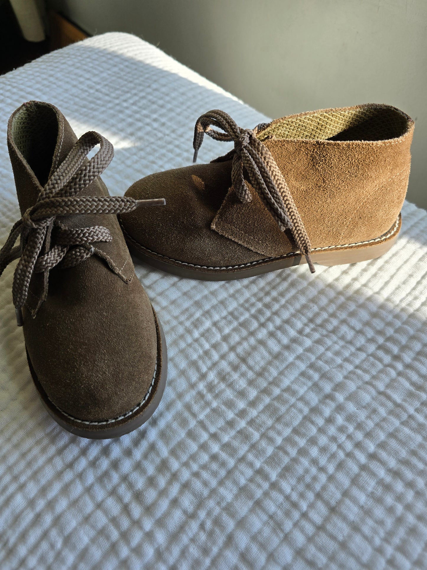 #131 Crew Cuts Boys brown suede ankle boots sz 12