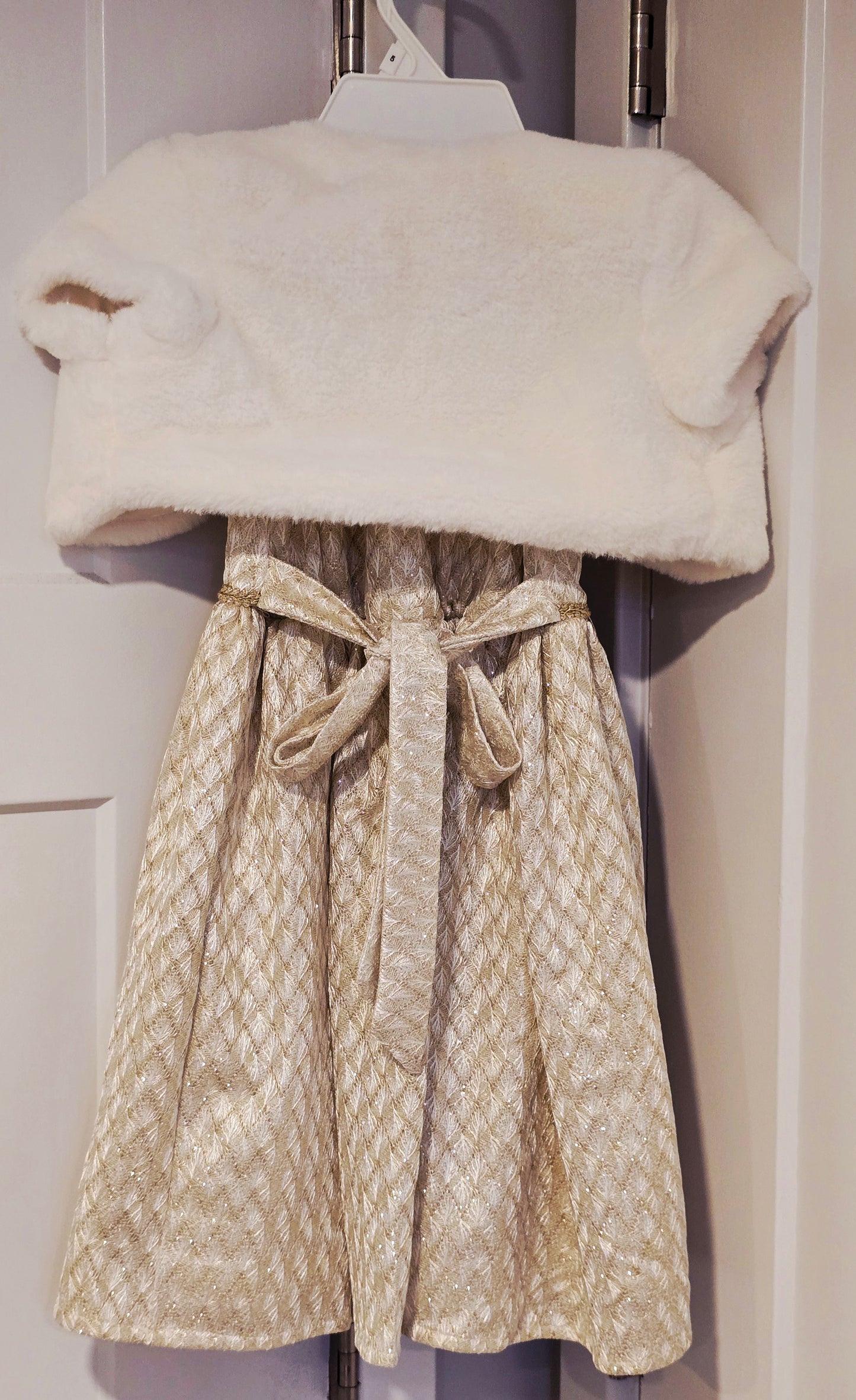 #131 Tahari Girl Gold & Cream dress with faux fur shrug sz 5