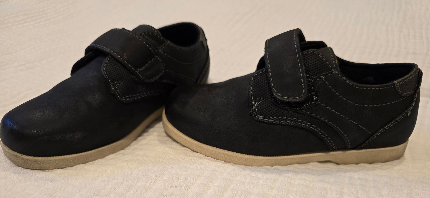 #131 Jumping Beans Boys Black dress shoes sz 10