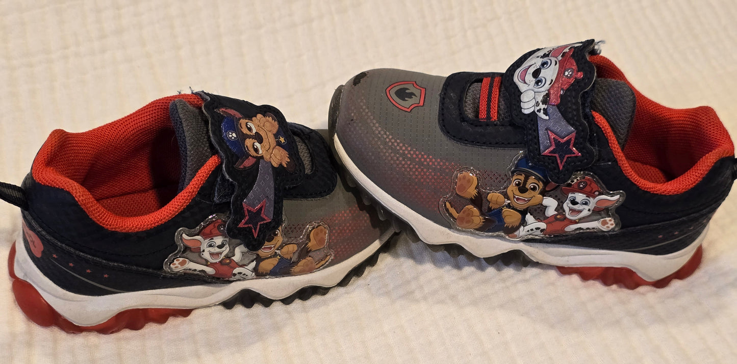 #131 Paw Patrol boys light up tennis shoes sz 10