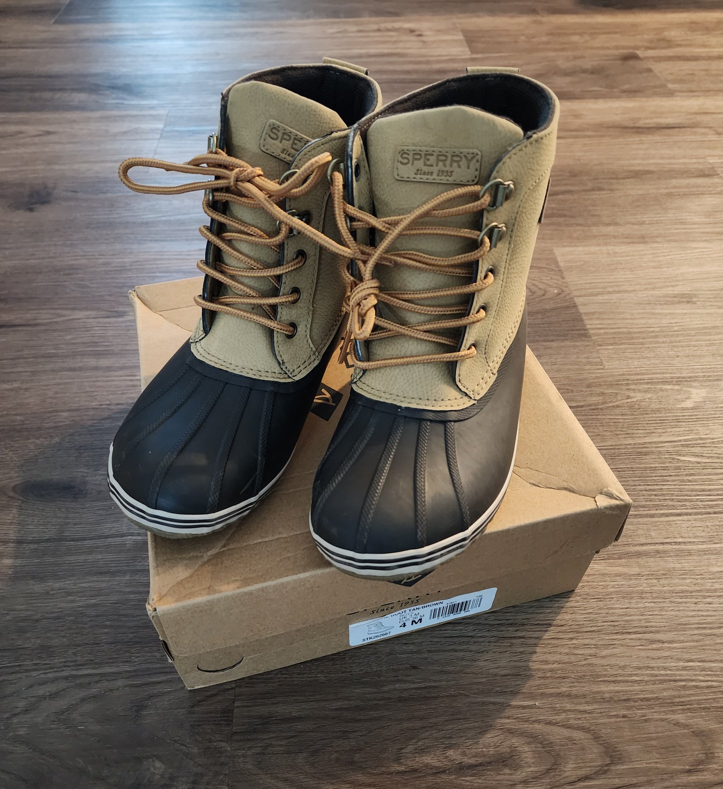 #82 NEW Sperry bowline boot tan/brown boys size 4