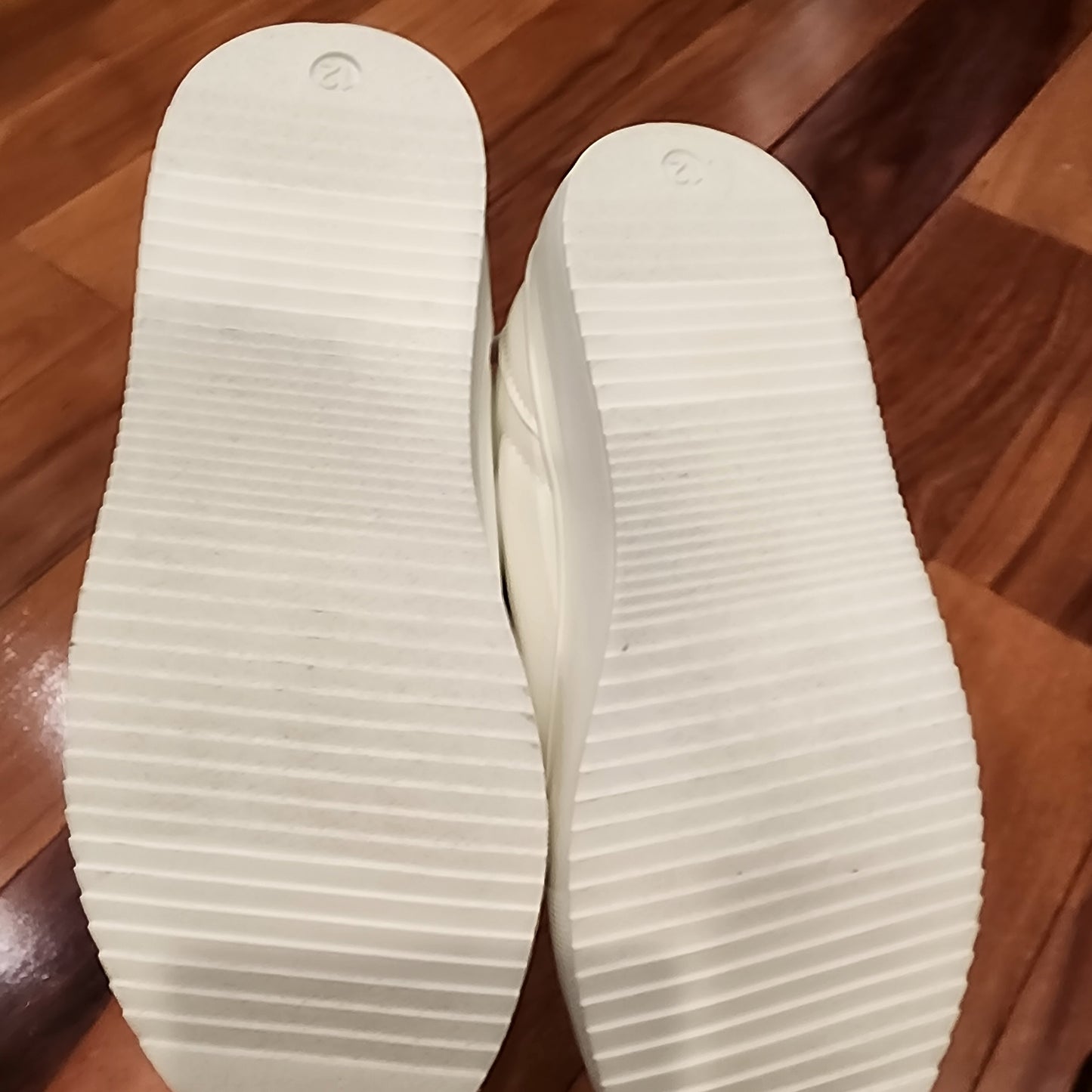 #135 girls Size 12 Minnie Mouse gymshoes NWOT