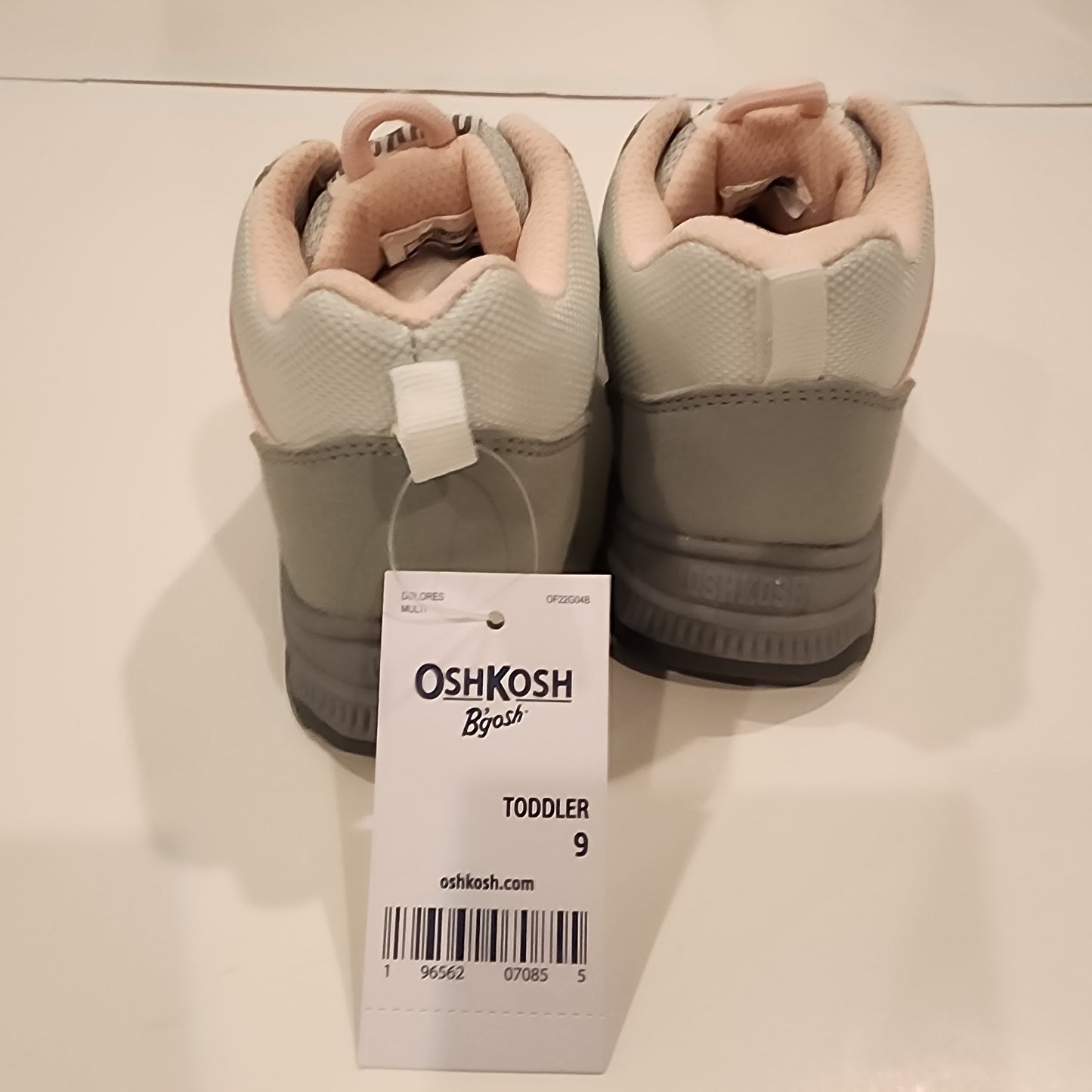 #135 girls size 9 Oshkosh hiking/winter boots NWT