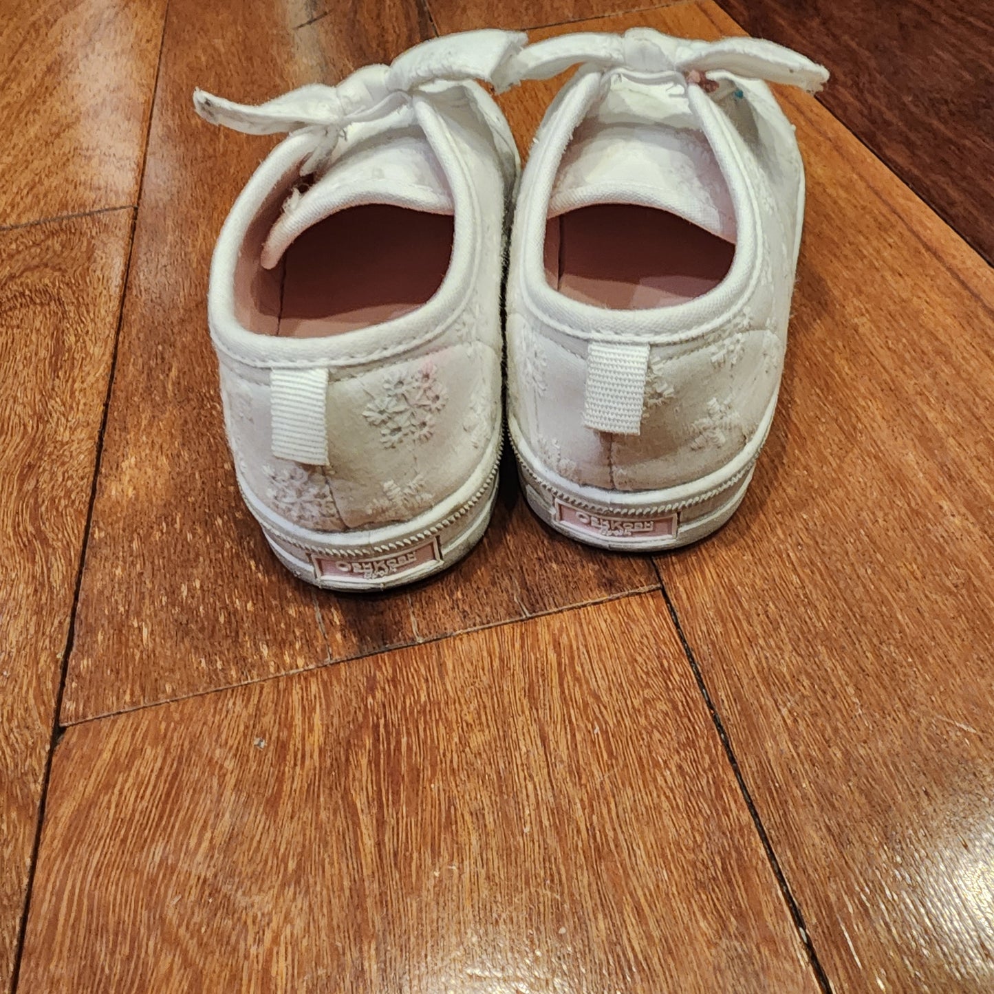 #135 girls Size 12 Oshkosh cloth gymshoes GUC