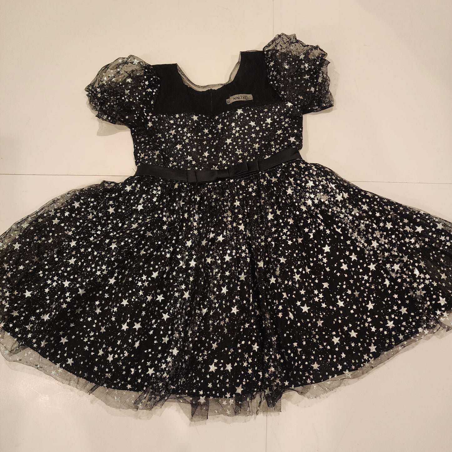 #135 girls size 120 (5/6) black and silver twirl dress