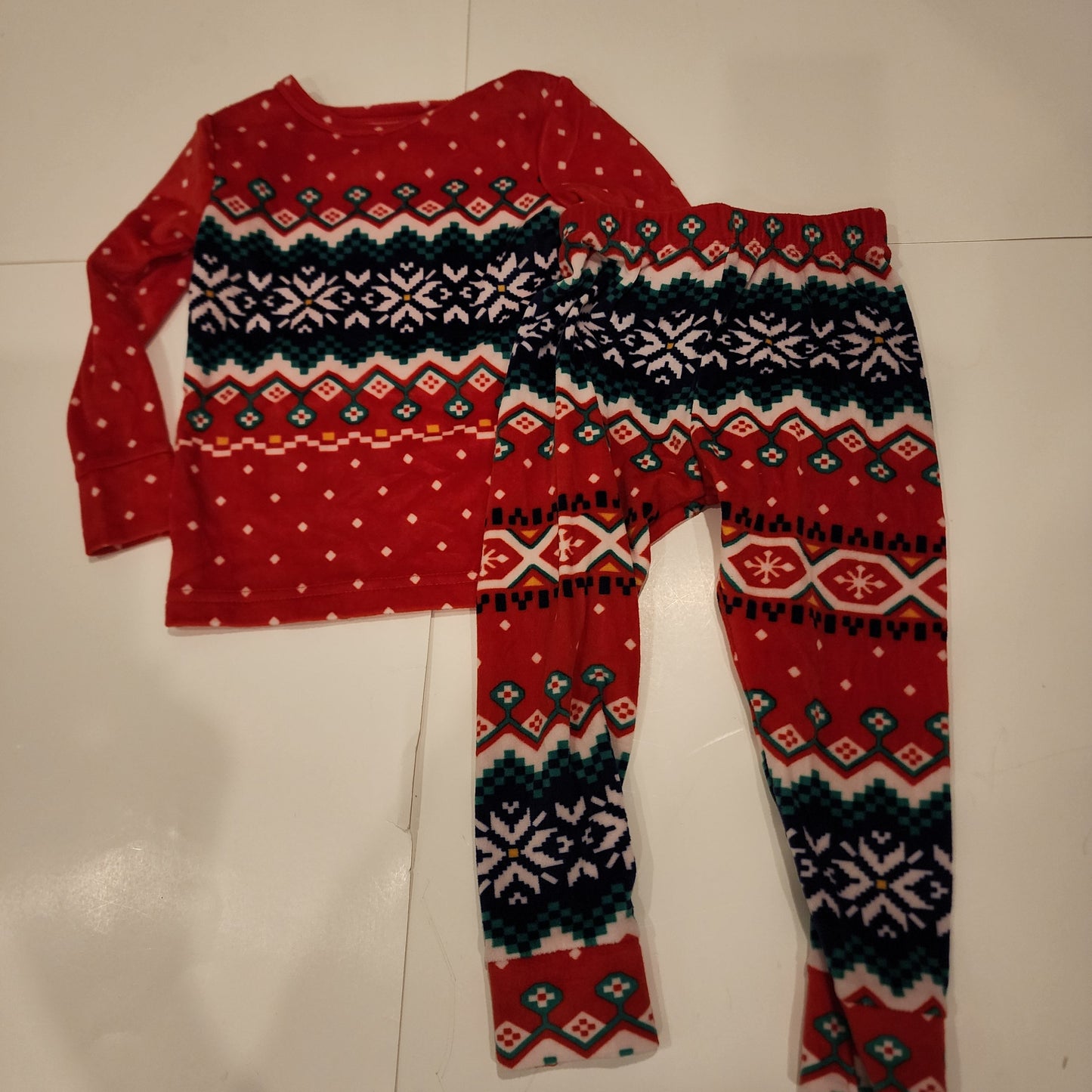 #135 girls size 5T Cat & Jack holiday soft minky pajamas